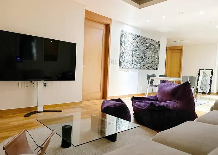 Spacious & Modern Family Retreat Appartement