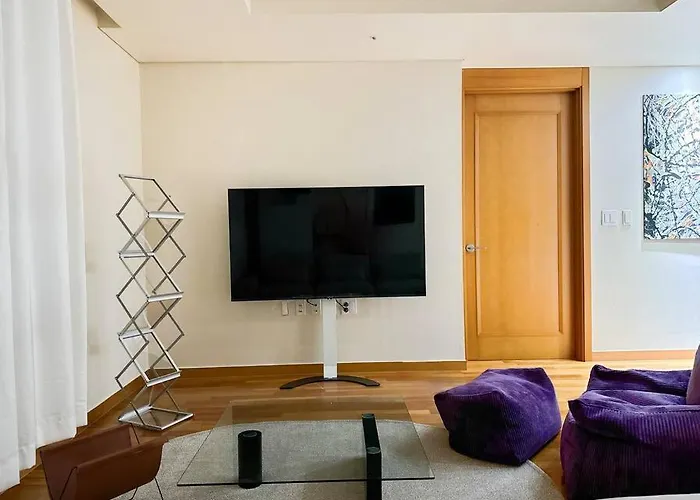 Spacious & Modern Family Retreat