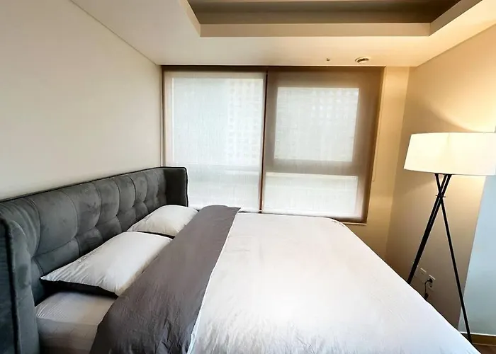 Spacious & Modern Family Retreat *